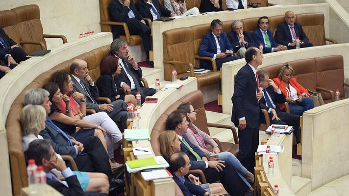 Telediario 1 - Cinco comunidades celebran sus sesiones de investidura