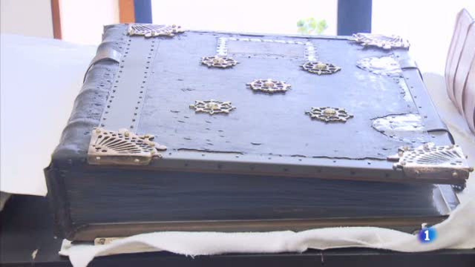 El monestir de Sant Pere de les Puel·les de Barcelona. Un dels centre de restauració de documents més antics d'Espanya