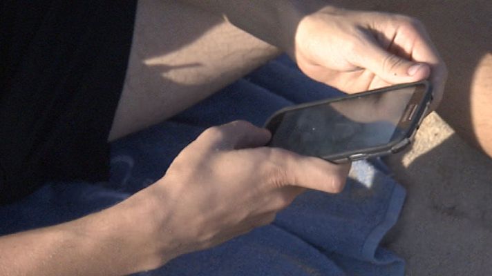 Telediario 1 - El calor también afecta a la 'piel' de nuestros móviles