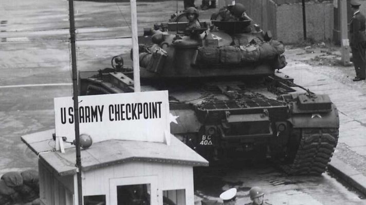 Documenta2 - Amor, odio y propaganda: La Guerra Fría.