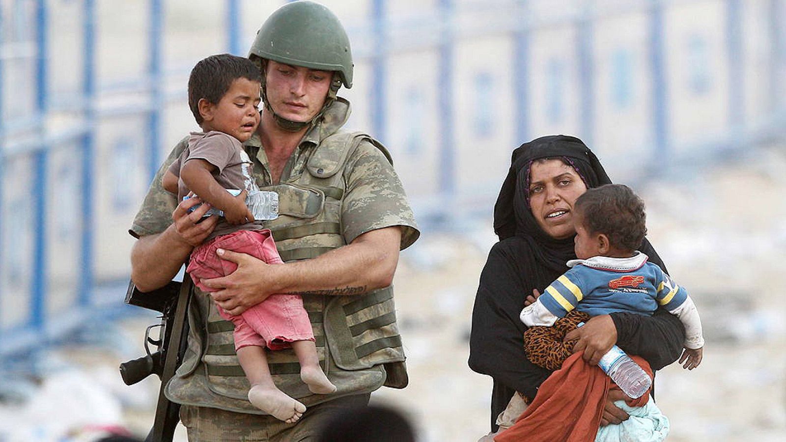 Los refugiados sirios en países vecinos superan ya los 4 millones | Ver