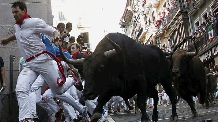 Telediario 1 - Lucimiento de los mozos en el cuarto encierro de San Fermín