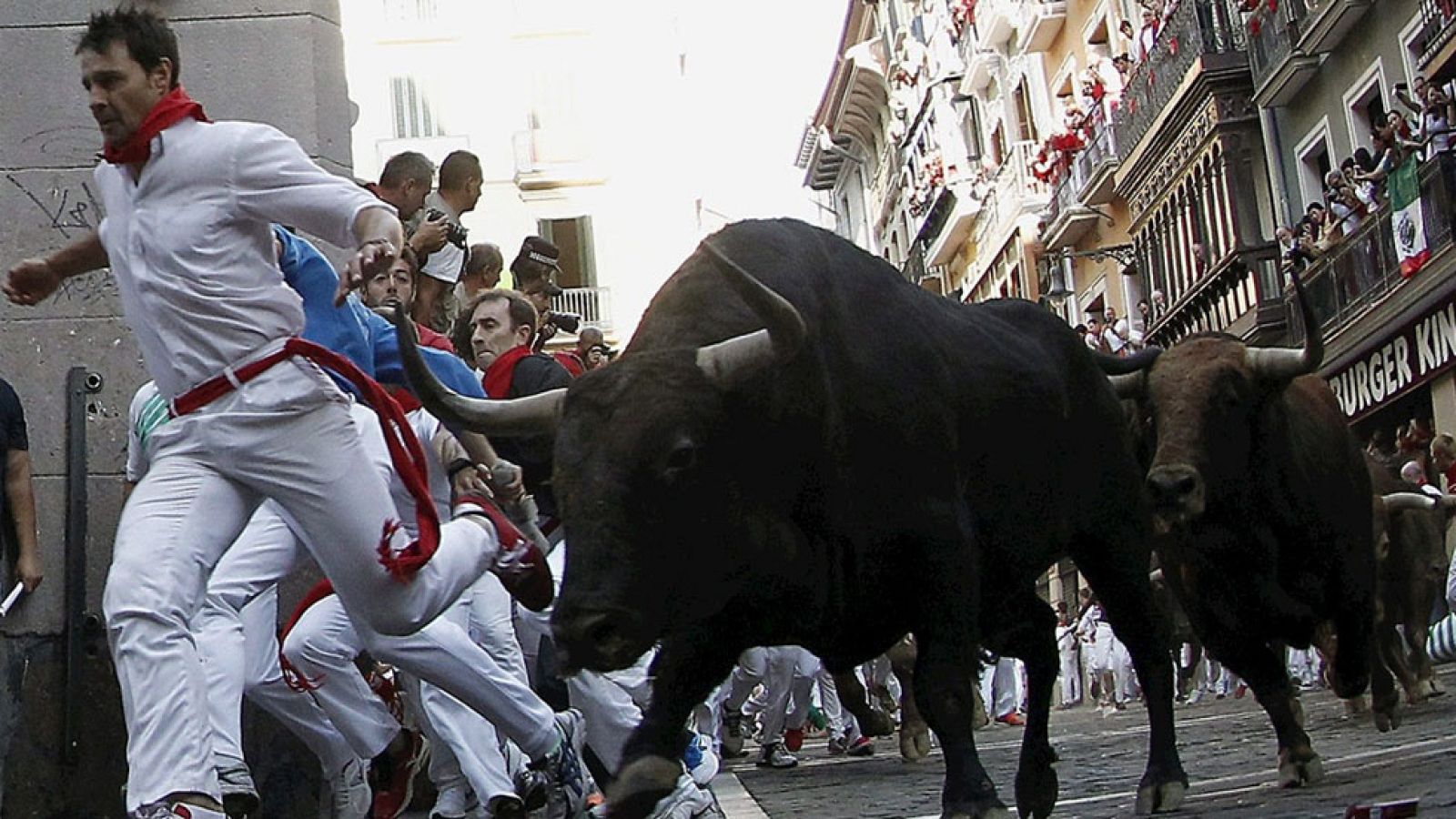Lucimiento de los mozos en el cuarto encierro de San Fermín