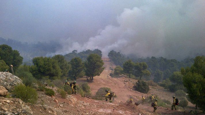 Telediario 1 - Incendios en Jaén y Muduex activos, Lújar y Montán, estables