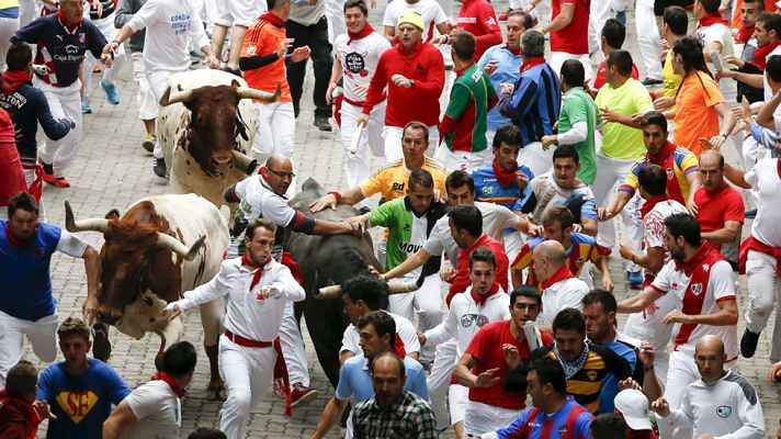 San Fermín - La manada se abre en el quinto encierro de San Fermín