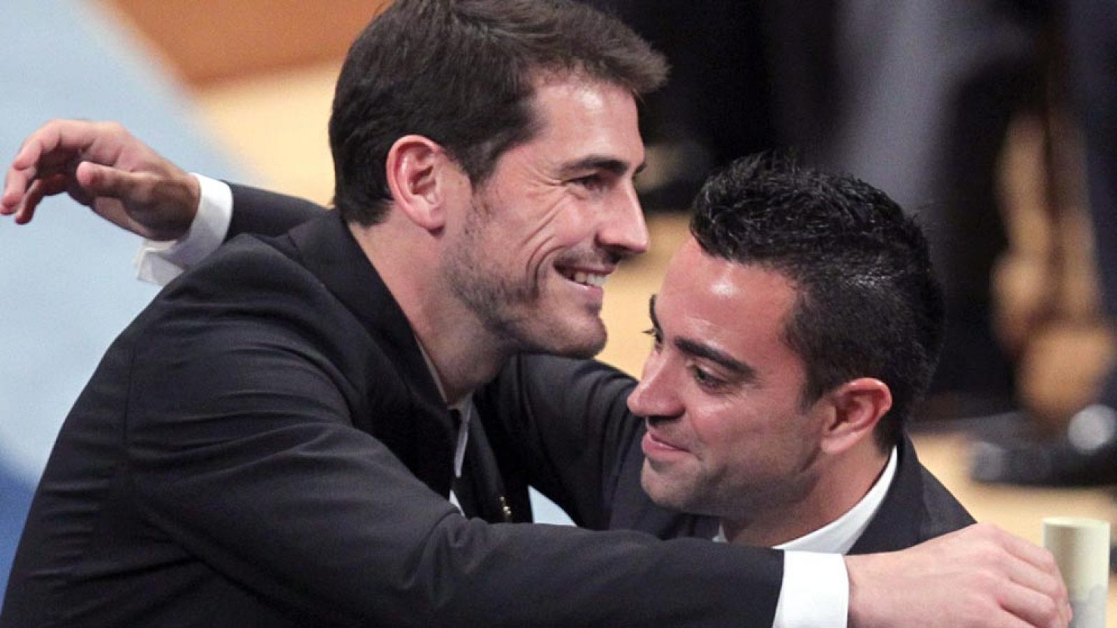 Casillas y Xavi, dos amigos y dos formas distintas de dejar su club