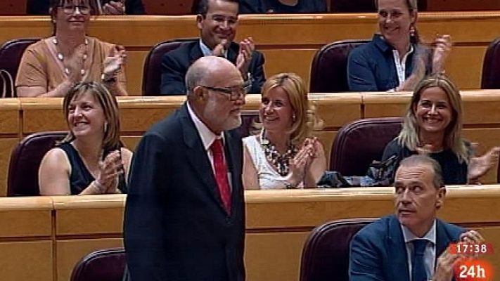 Parlamento - Se retira el último constituyente