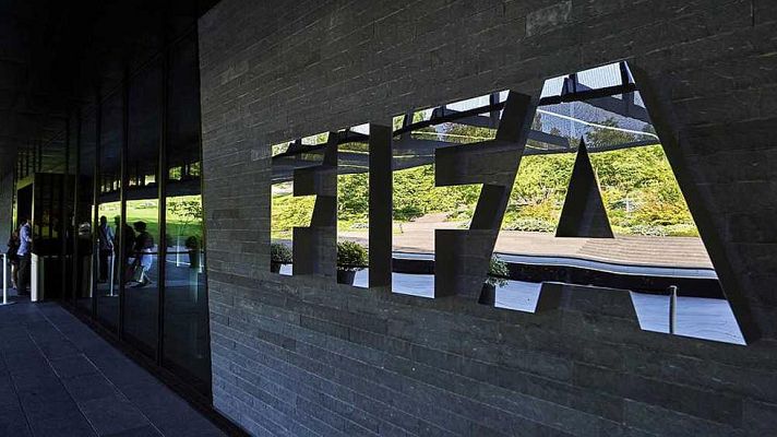 Telediario 1 - Uno de los siete dirigentes de FIFA detenidos en Suiza ha sido extraditado a EE. UU.
