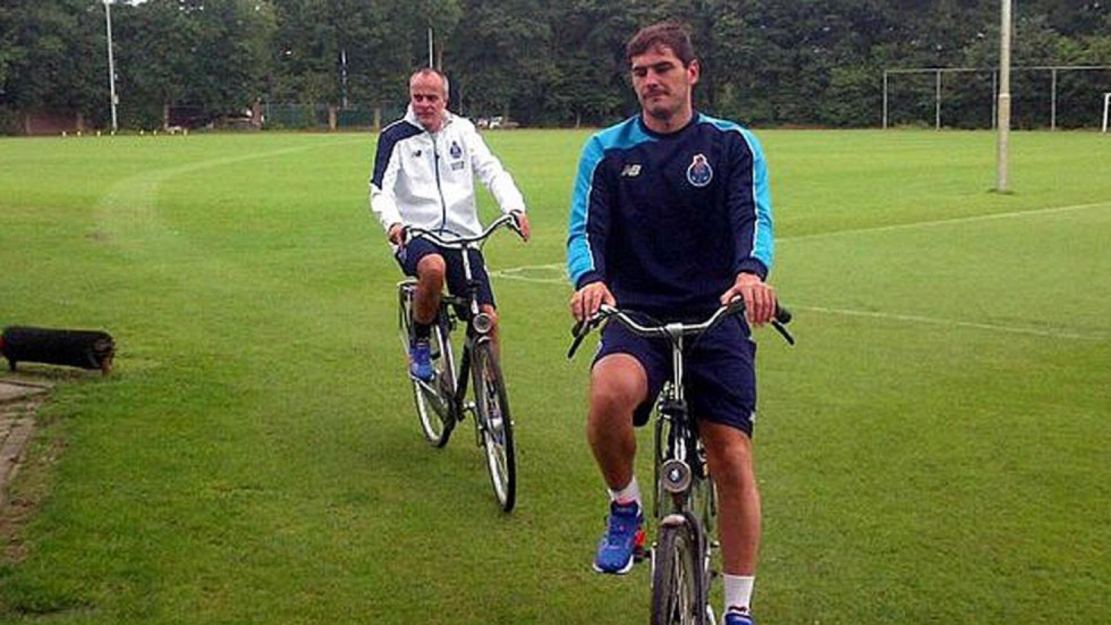 Casillas ve desde el banquillo el primer partido con el Oporto | Ver