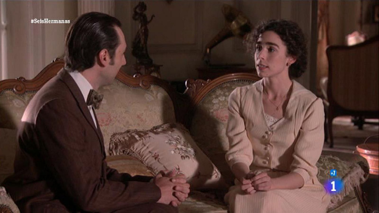 'Seis Hermanas' - Celia le pide ayuda a Bernardo para no ser descubierta