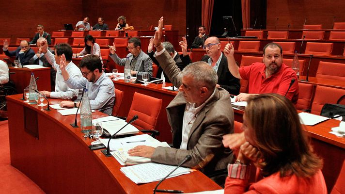 Telediario 1 - El Parlament presenta sus conclusiones sobre la comisión de investigación del caso Pujol