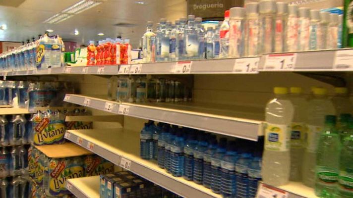 Telediario 1 - Sigue interrumpido el suministro de agua en cinco municipios