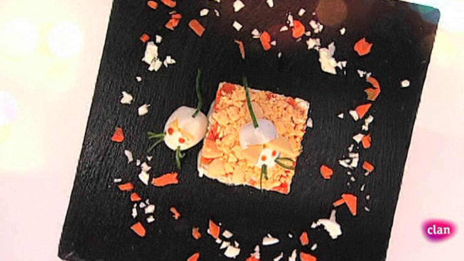 Tartita de ensaladilla con ratoncito de huevo