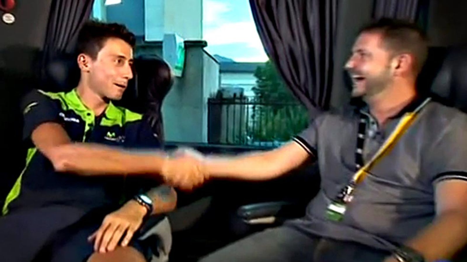 El único equipo español en el Tour de Francia 2015, el Movistar, ha descubierto en el italiano un talento especial para ejercer como periodista. Él es el que se encarga de hacer entrevistas y generar contenidos para el videoblog del equipo telefónico