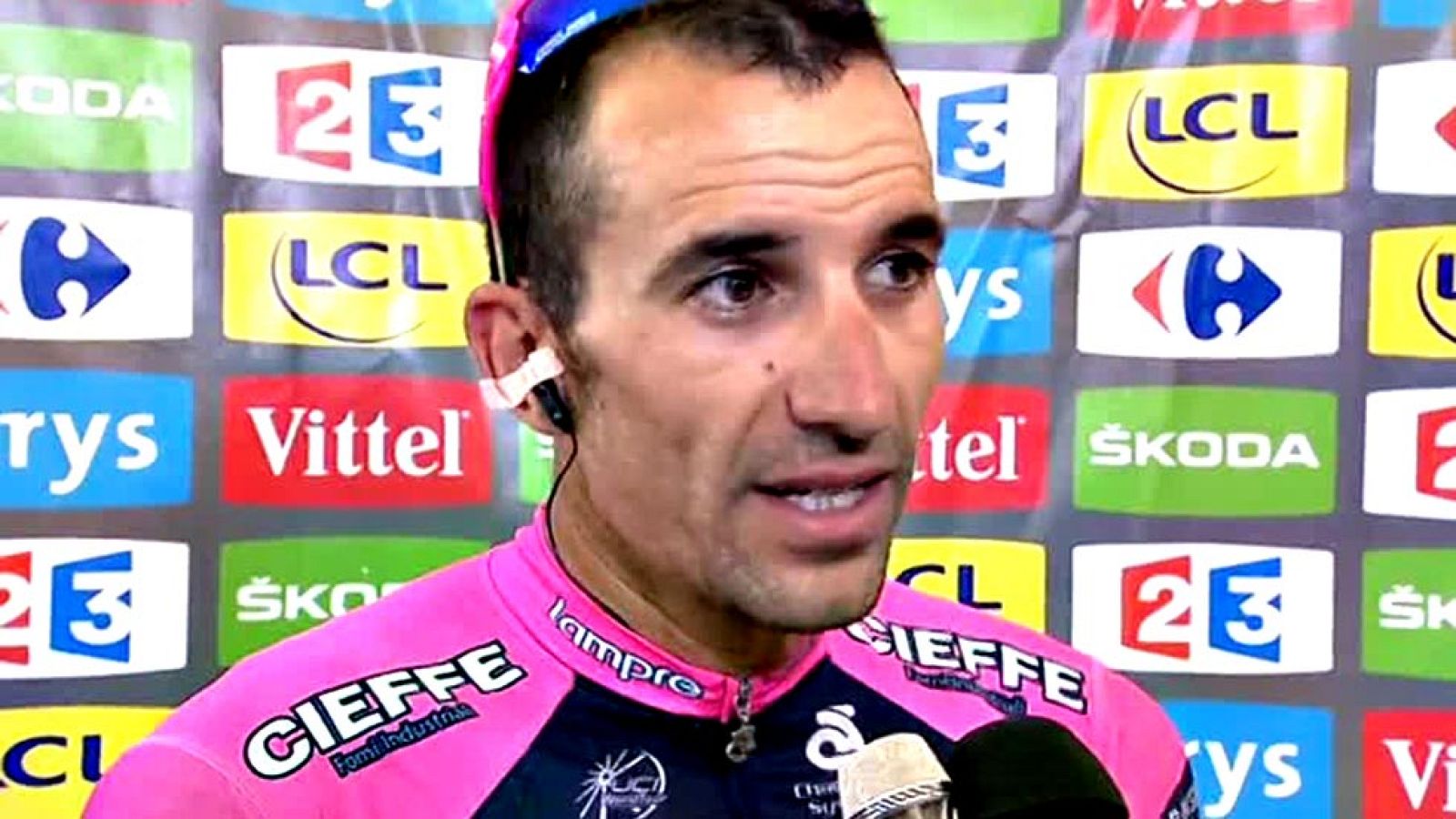 El español Rubén Plaza logró su primera victoria en el Tour de Francia como el hombre más rápido de una larga escapada que culminó en solitario en la meta de Gap, por delante del eslovaco Peter Sagan y del colombiano Jerlinson Pantano.