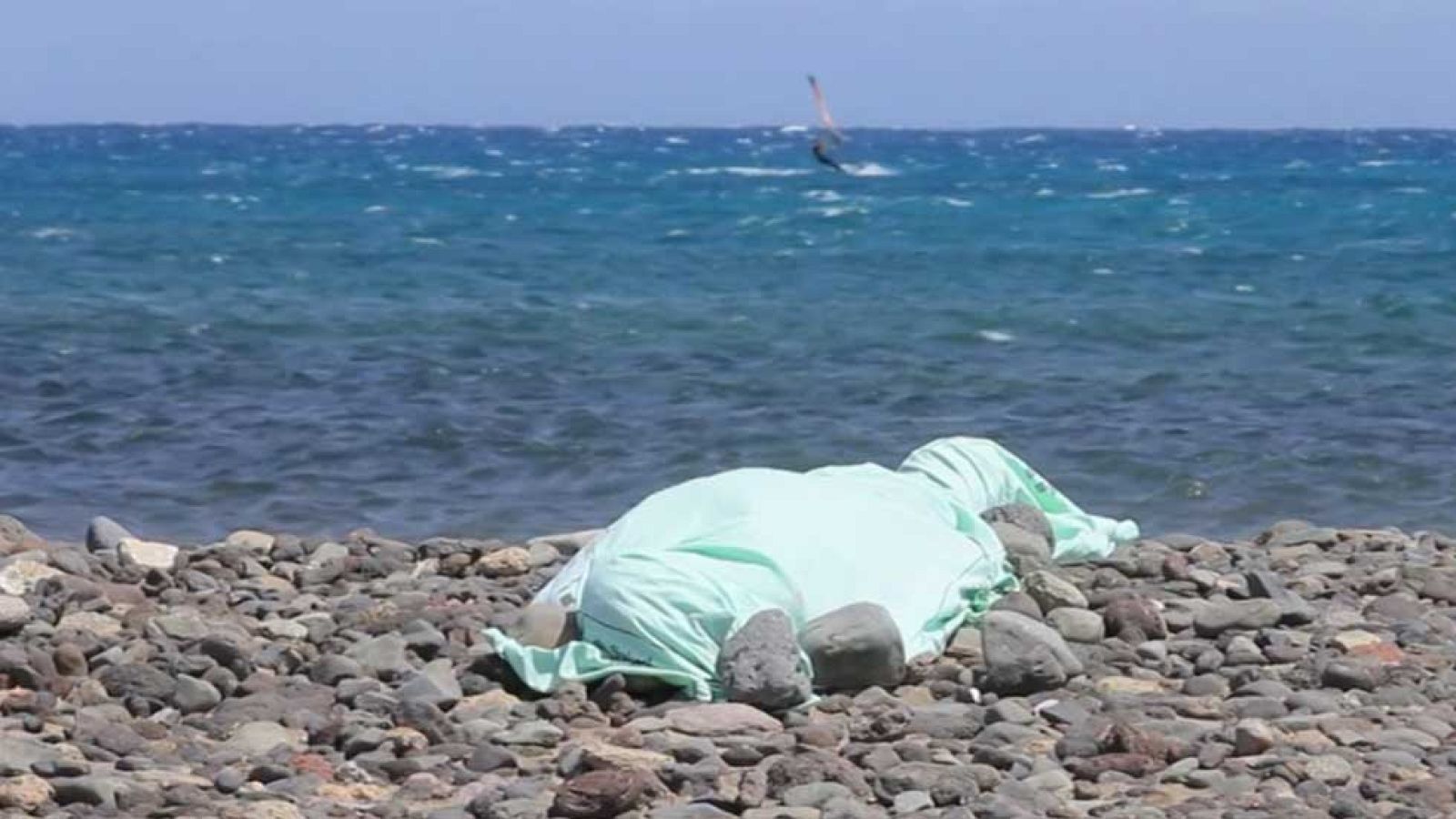Una mujer muere degollada por una tabla de windsurf mientras buceaba