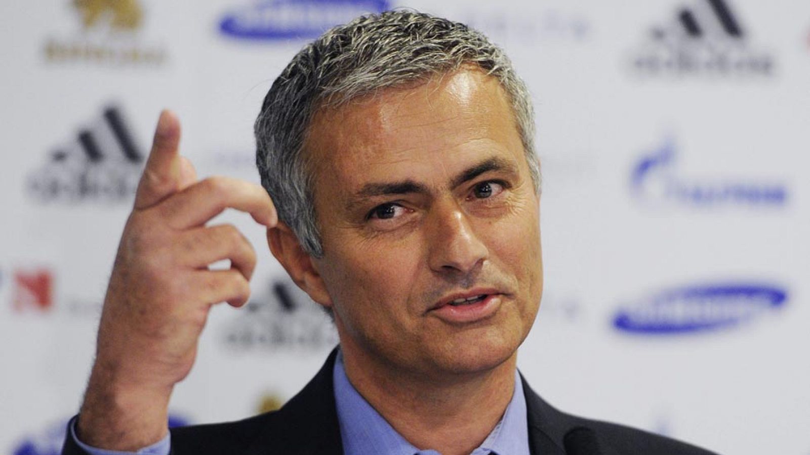 Mourinho critica los 2,5 millones de euros que cobrará Casillas en el Oporto | Ver