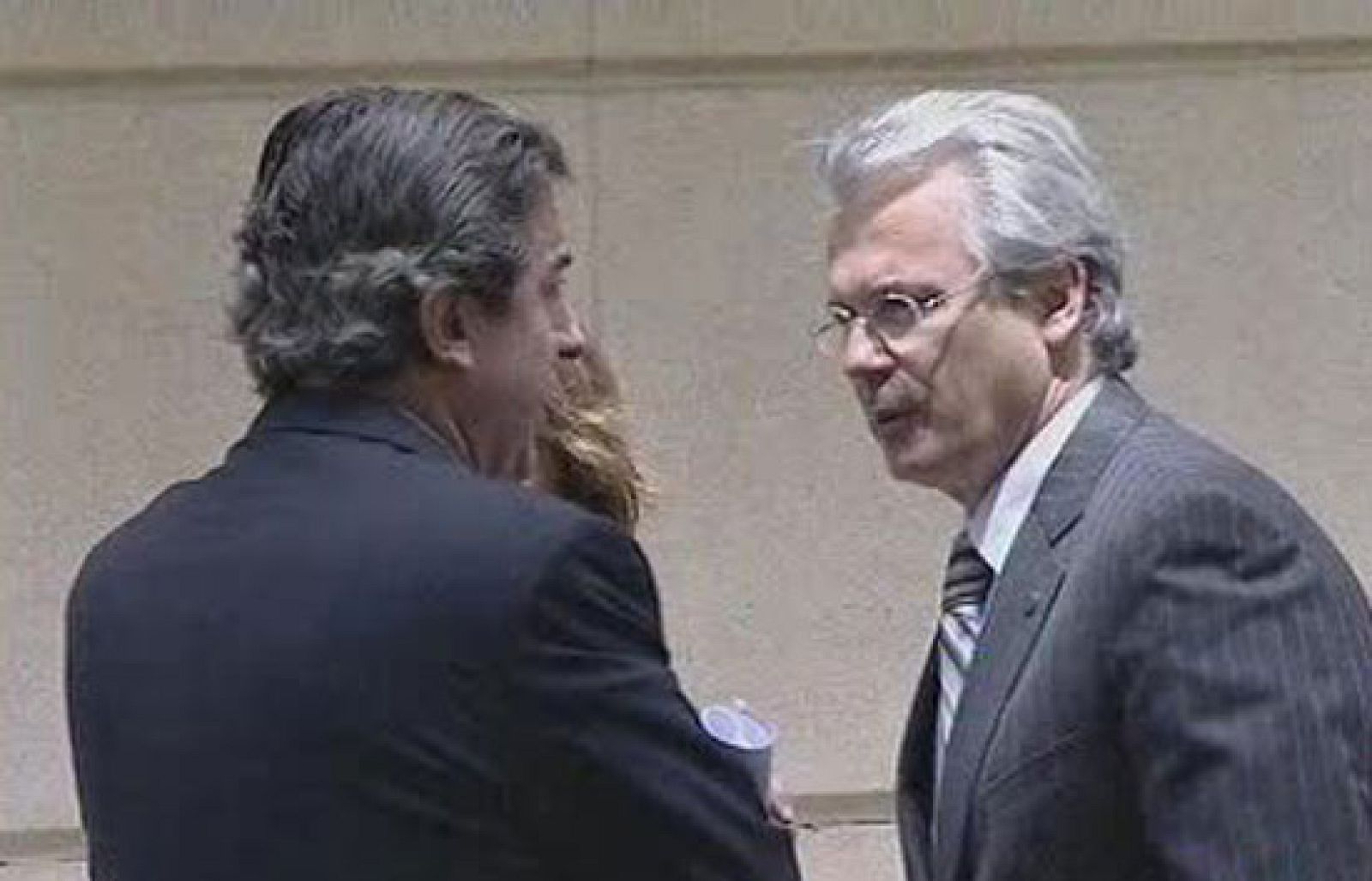 Guerra abierta entre el fiscal Zaragoza y el juez Garzón por 'la causa del franquismo' | Ver