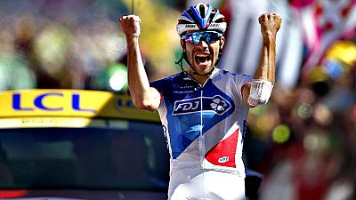 El ciclista franc�s Thibaut Pinot (FDJ) se ha adjudicado la  victoria este s�bado en la vig�sima etapa del Tour de Francia,  transcurrida entre Modane Valfr�jus y Alpe d'Huez sobre 110'5  kil�metros, en una jornada marcada por el incomensurable esfue