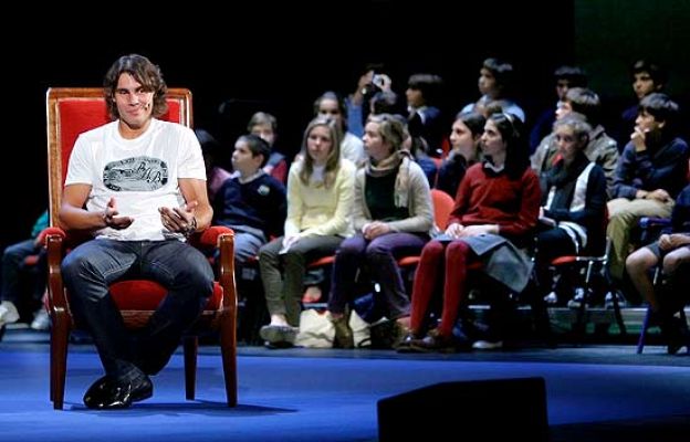  - Nadal se entrevista con los niños