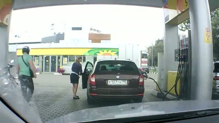 Tvemos - Un despiste al repostar