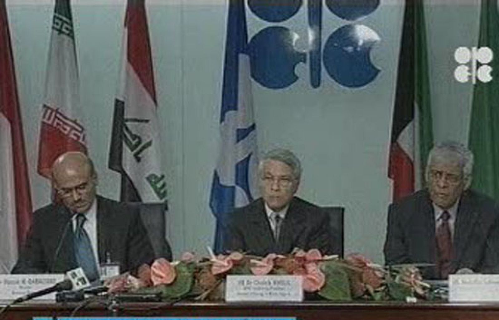 Los países productores de petróleo han acordado recortar la producción en un millón y medio de barriles de crudo al día | Ver