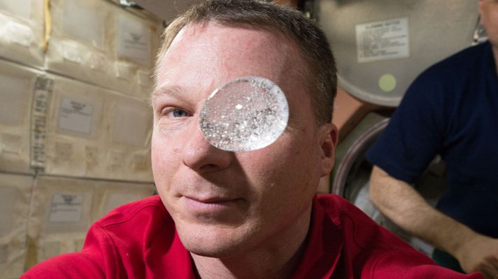  - Los astronautas de la ISS graban con la misma cámara con la