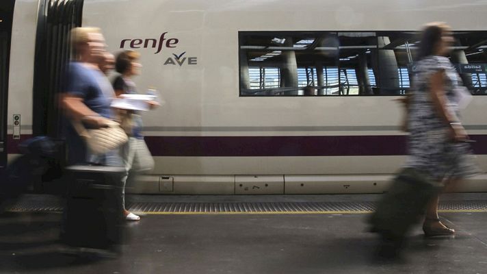 Telediario 1 - Comienzan las vacaciones de agosto de millones de españoles