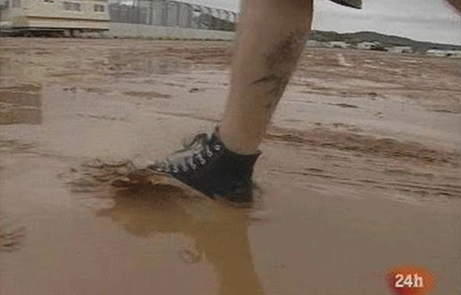 La lluvia convierte en un barrizal el circuito de Cheste.