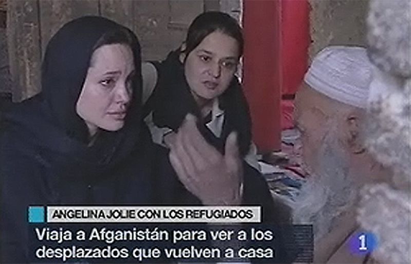 Angelina Jolie visita a los refugiados en Afganistán