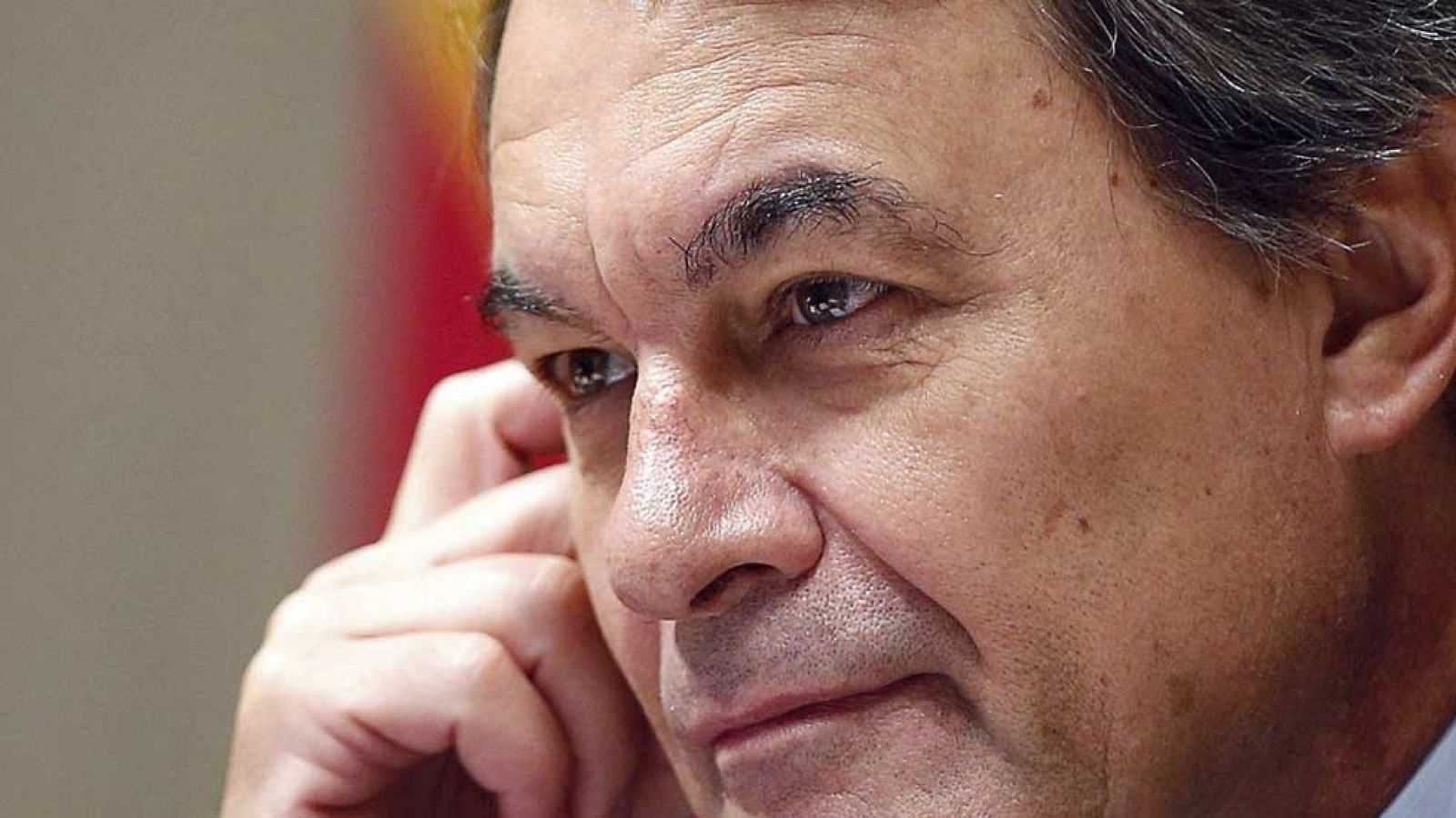 Mas firmará el decreto de convocatoria en un texto sin referencias al carácter plebiscitario