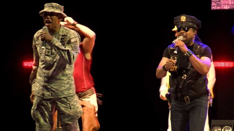 Los Village People encandilan al público en Cambrils
