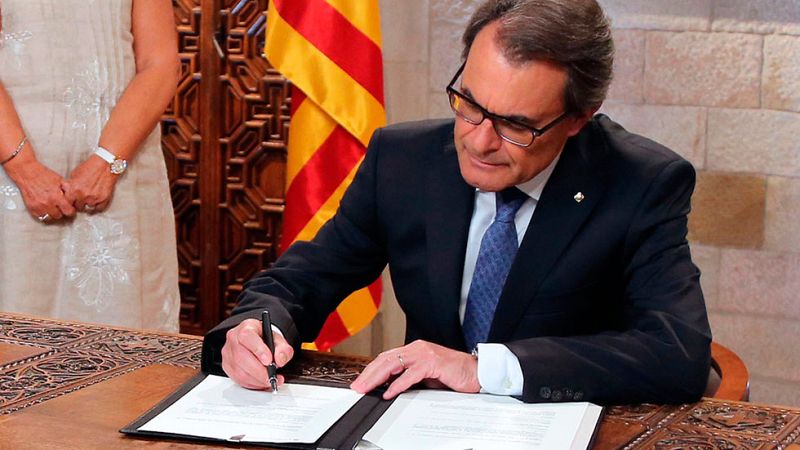 Mas firma el decreto para convocar las elecciones catalanas del 27 de septiembre
