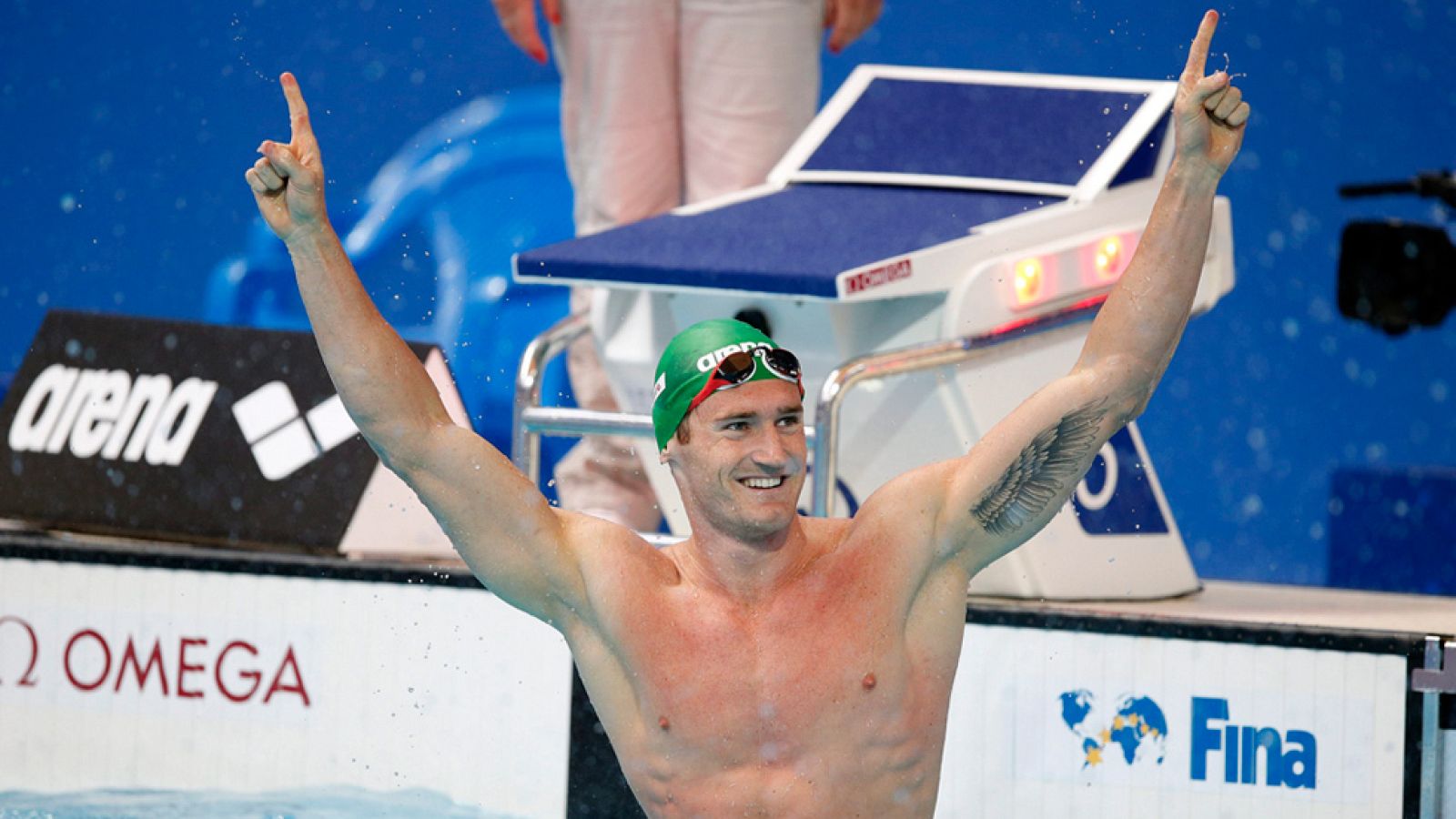 El sudafricano Cameron van der Burgh ha rebajado el récord mundial de los 50 braza con 26.62 durante las eliminatorias matinales de la prueba del Mundial de Kazán. Van der Burg ya tenía este récord con 26.67, pero conseguido con bañadores de poliuret