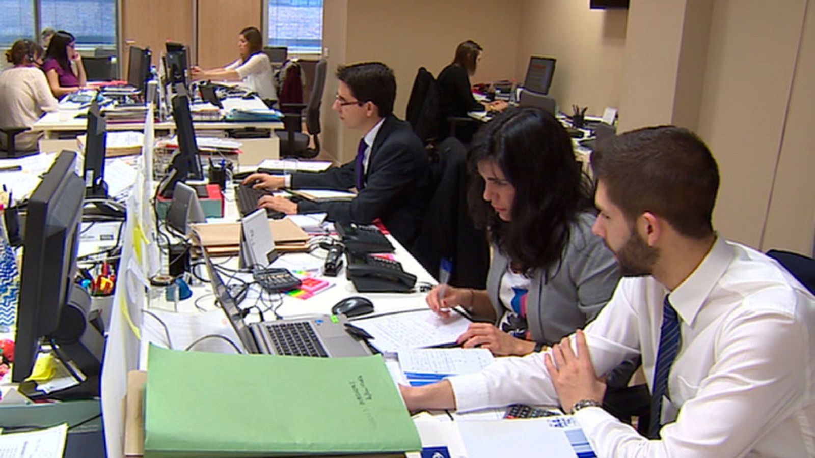 Alto nivel de estudios, idiomas y experiencia internacional, el perfil más demandado por las empresas