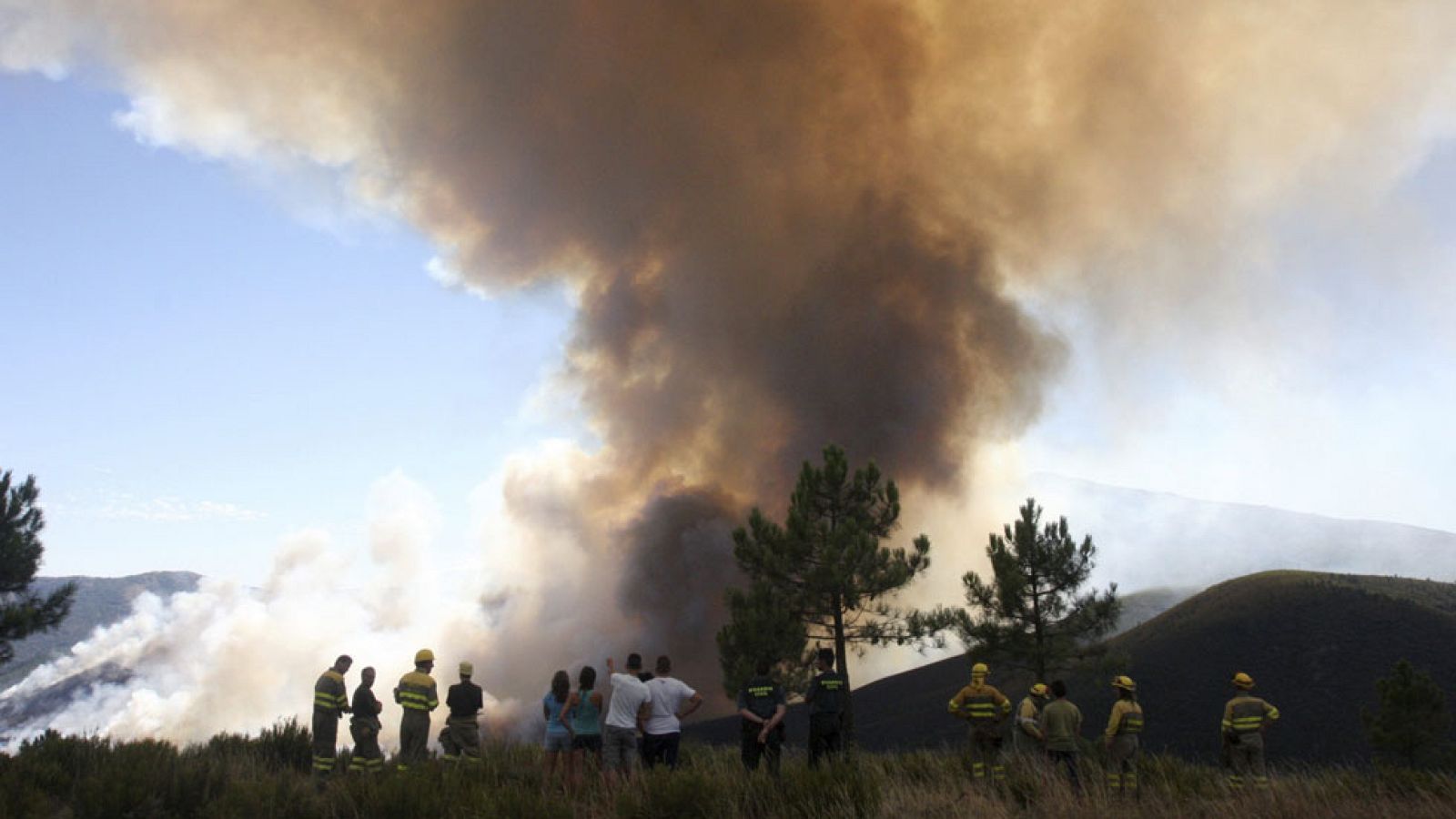 Casi 6.000 hectáreas han ardido en menos de 24 horas en los incendios de Cáceres y Murcia