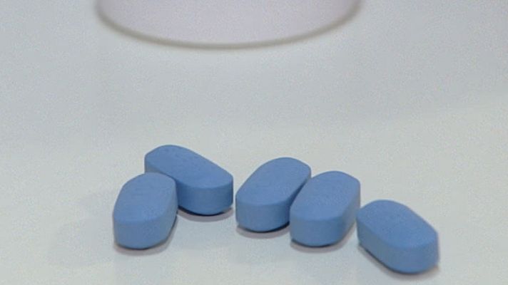 Telediario 1 - Se abre el debate para utilizar antiretrovirales como método de prevención del VIH en Europa