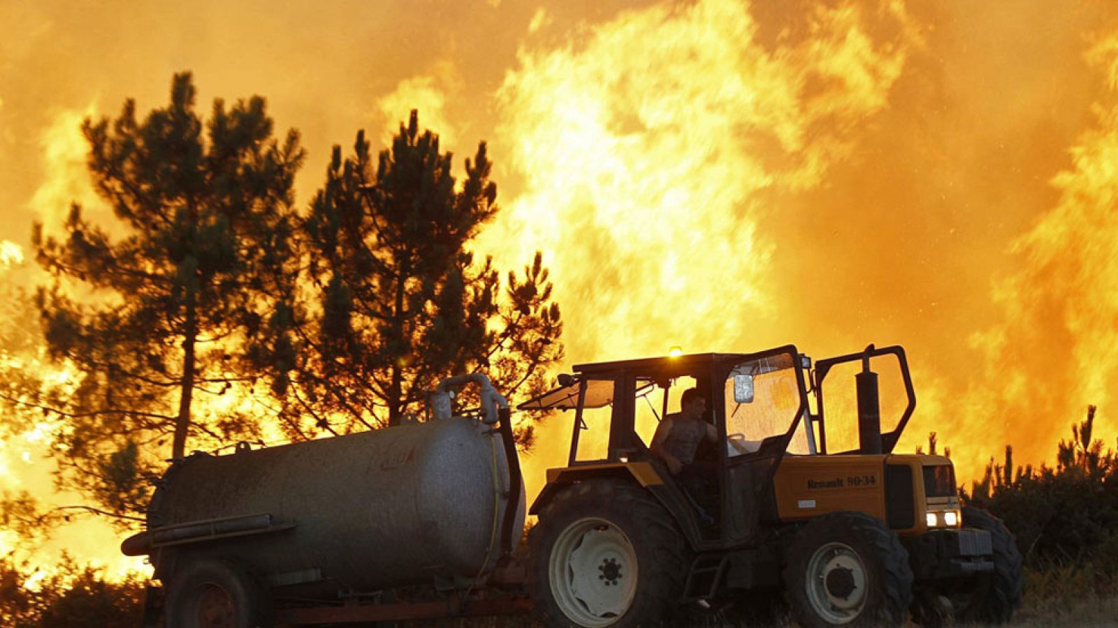Los 74 focos de incendios en Galicia  están ya controlados o extinguidos, sólo uno continúa activo