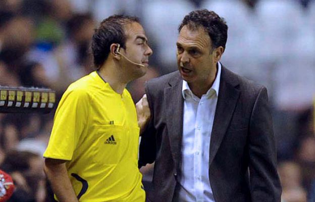 Club de fútbol - Caparrós se queja del arbitraje