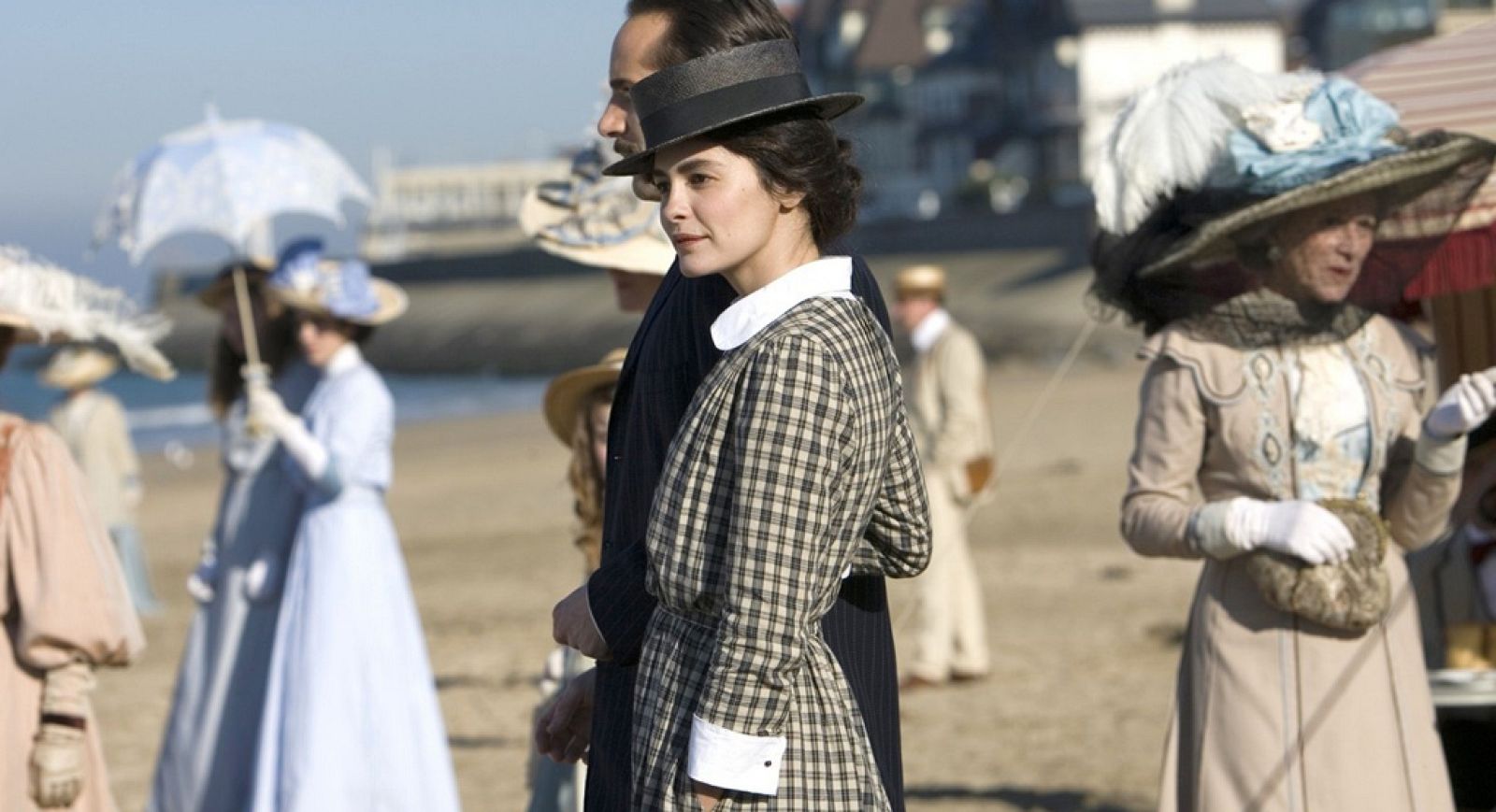 Coco Chanel - El estilo que conquistó al mundo