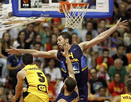 Telediario 1 - Victoria sufrida en el debut de España en la Ruta Ñ