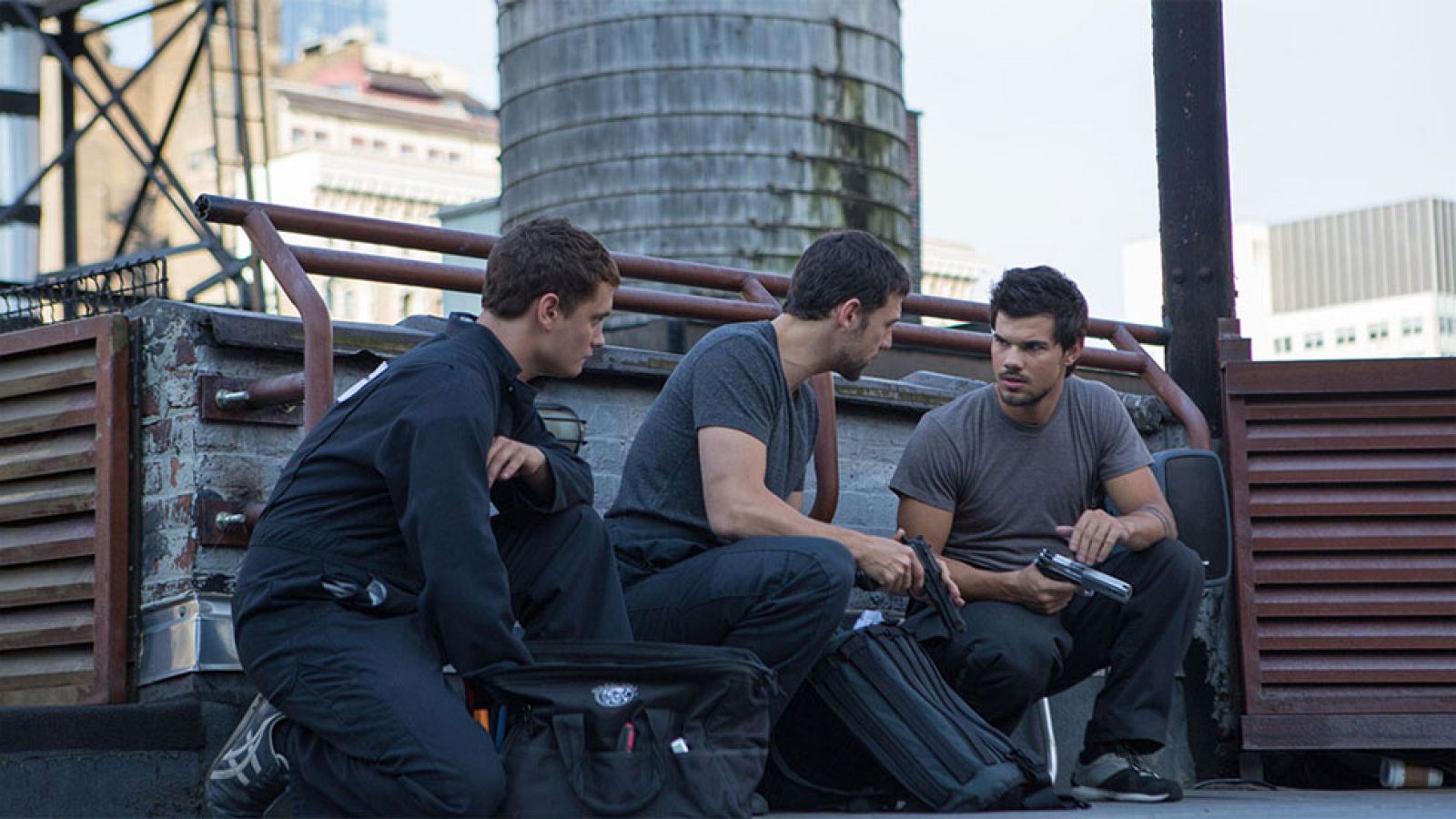 Cam (Taylor Lautner, actor conocido por la sala Crepúsculo) es un mensajero que recorre las calles de New York montado en bicicleta y que de pronto, se ve perseguido por la mafia.