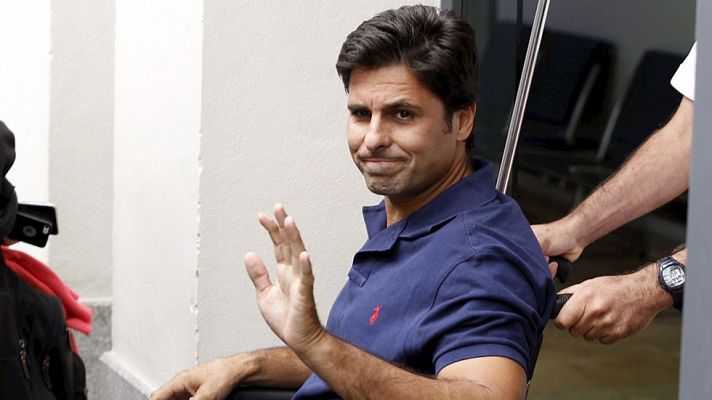 Telediario 1 - Fran Rivera llega a Sevilla tras abandonar la clínica donde se recuperaba de la cornada