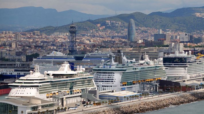 Telediario 1 - Crece un 5% la llegada de cruceros a Barcelona, por donde pasan 2 millones y medio de turistas al año