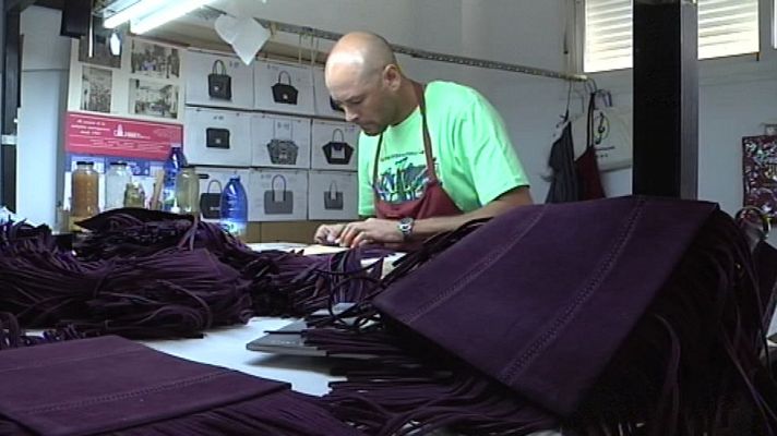 Telediario 1 - Ubrique, 'la Meca' de la marroquinería en España, vuelve a brillar