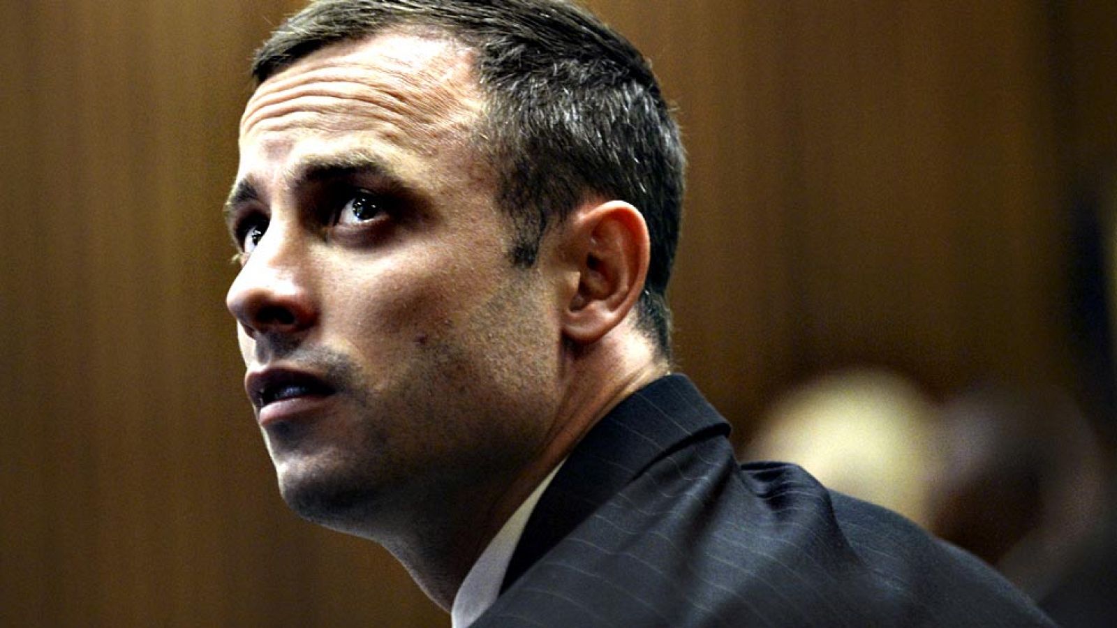 El ministerio de Justicia de Sudáfrica anunció hoy que ha suspendido la libertad condicional del atleta Oscar Pistorius, que debía salir de la cárcel el próximo viernes, hasta que la Junta de Libertad Condicional revise el caso después de que una aso