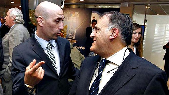 Telediario 1 - Los futbolistas aceptan jugar en Navidad para que España prepare mejor la Euro 2016