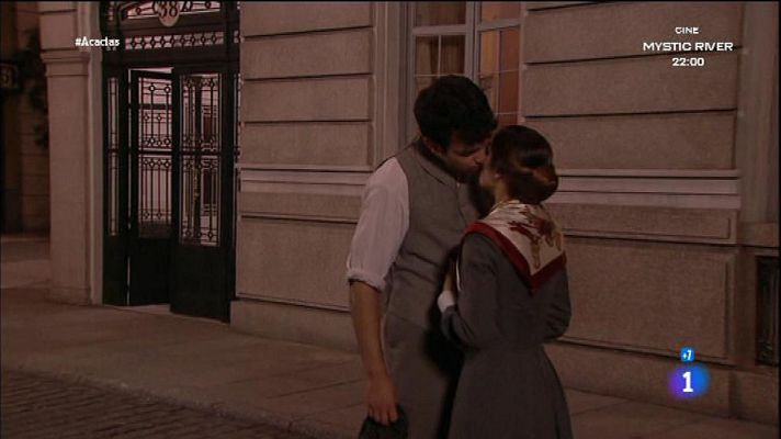 Acacias 38 - Casilda y Pablo se besan