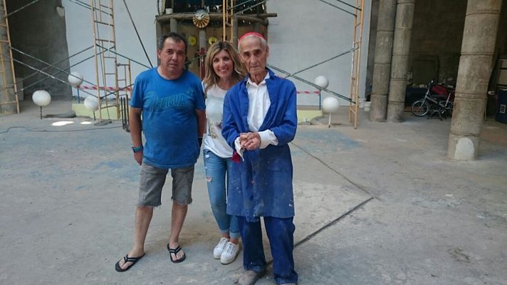 Aquí la Tierra - Visitamos una inmensa catedral hecha de material reciclado