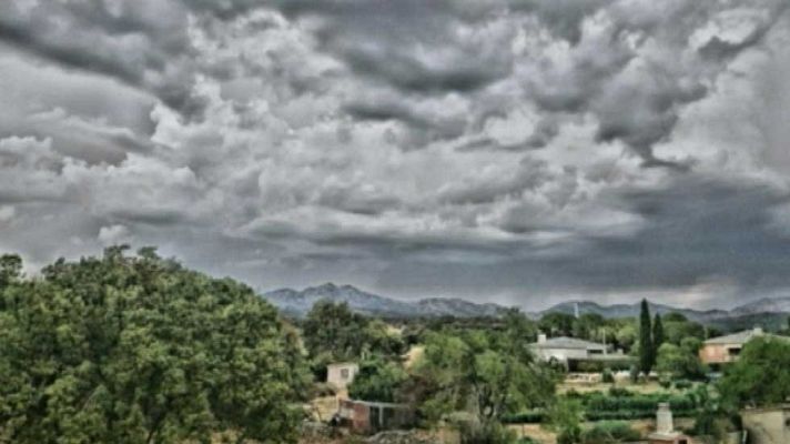 El tiempo - Chubascos localmente fuertes en Navarra y Aragón